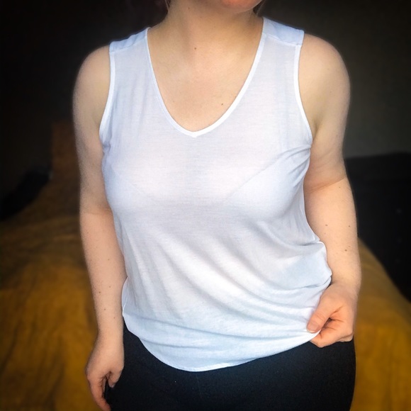 RW&Co. — Lightweight Flowy White Tank - Picture 4 of 6